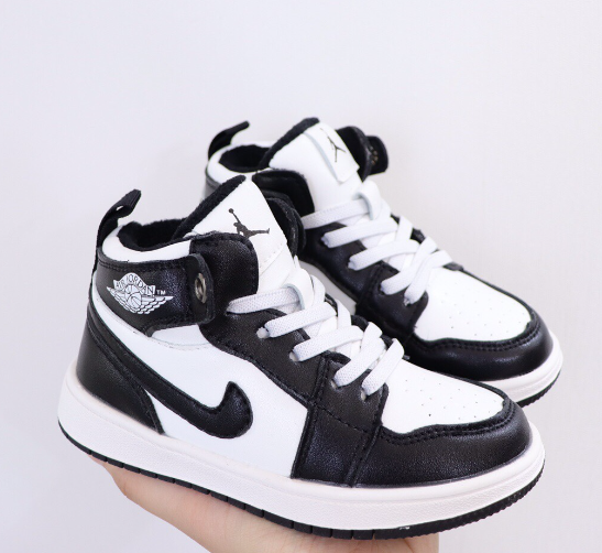 Tênis Nike Air Jordan 1 Black White Infantil - Encomenda - Rabello Store -  Tênis, Vestuários, Lifestyle e muito mais