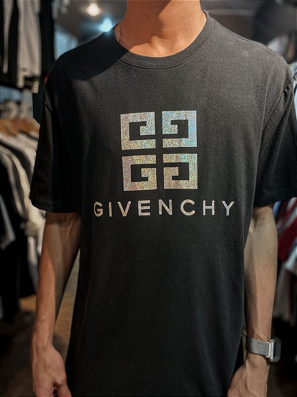 Camiseta Givenchy - Preta - Rabello Store - Tênis, Vestuários, Lifestyle e  muito mais