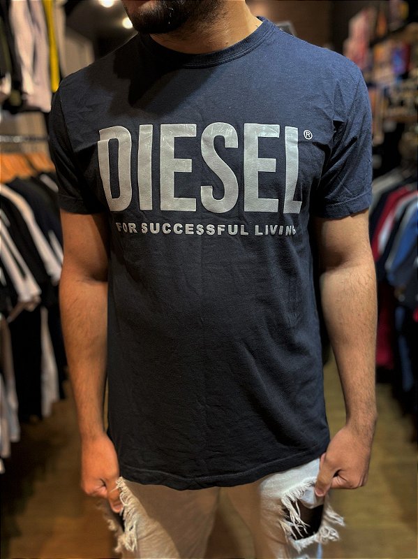 Camiseta Diesel 'Living' Azul Marinho - Rabello Store - Tênis, Vestuários,  Lifestyle e muito mais