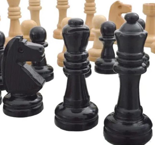 Peças xadrez estilo staunton, em madeira. 