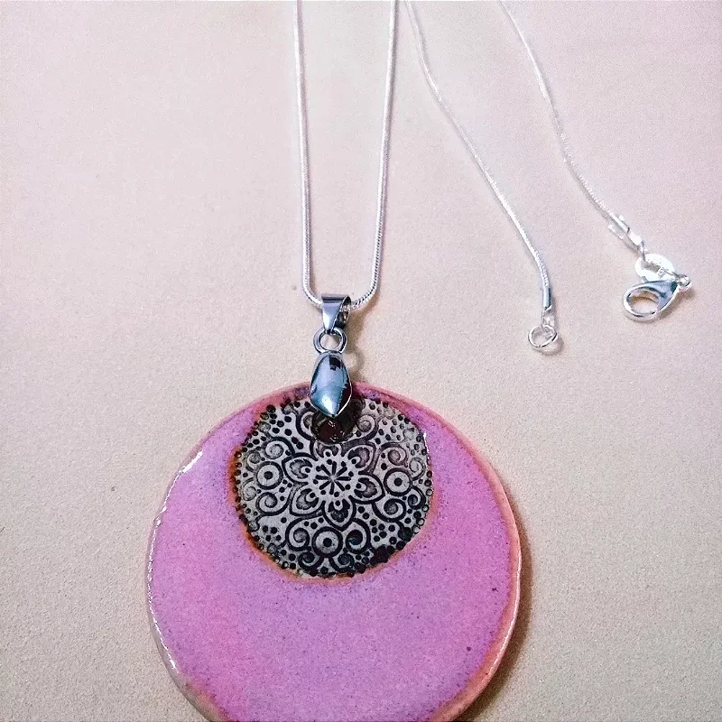 Colar em Prata 925 e pingente em cerâmica