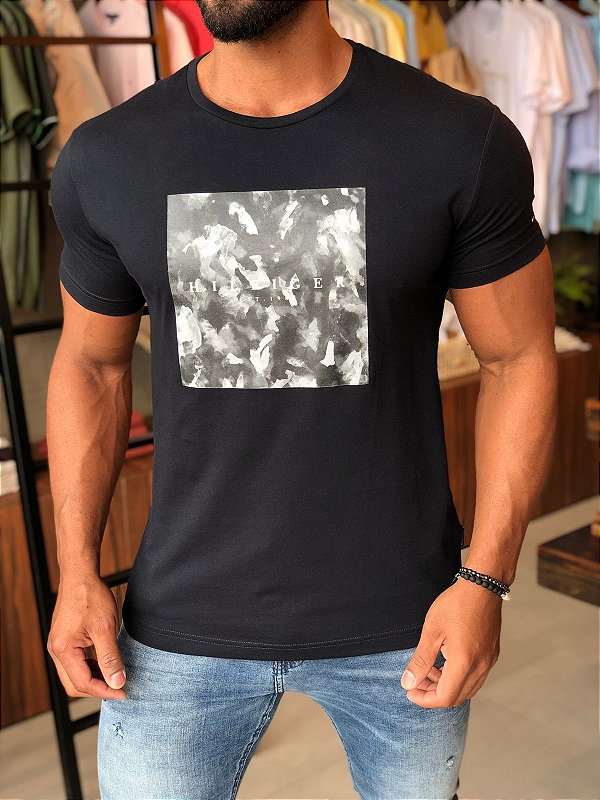 camisa com estampa quadrada
