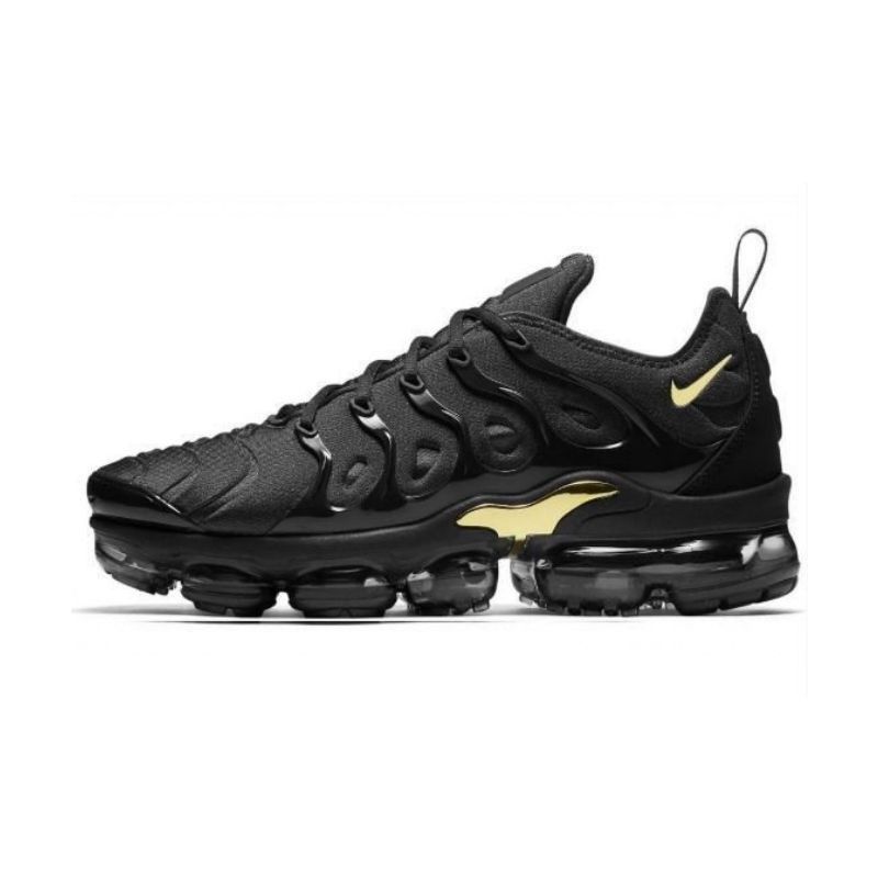 nike air vapormax plus preto e dourado