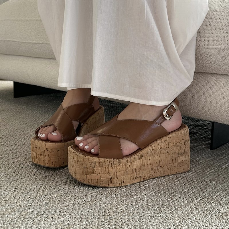 Toscana - Sandalia Feminina Marrom com Plataforma em Cortiça