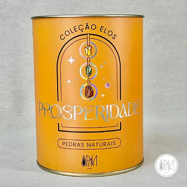 Móbile da Prosperidade Prateado com Olho de Tigre pendurado, fundo claro, ambiente decorativo — Opala Store