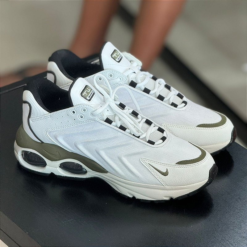Nike Air Max トレーニングシューズ ホワイト/オリーブ、30センチ Tênis Nike Air Max Tw 