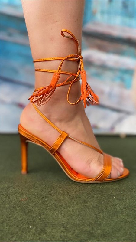 Sandália Dakota Salto Fino Amarração Metalizada - Santa Karmem Calçados -  Sapatos, Botas, Sandálias e muito mais!