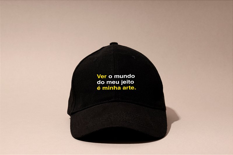 Boné Arte na cabeça