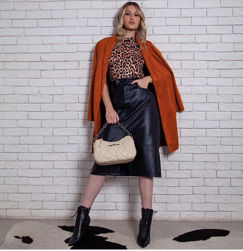 Saia midi couro eco La Preciosa Moda