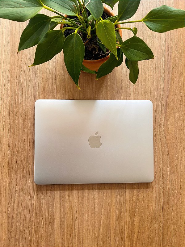 Apple Macbook 2017 - Tela de retina 8GB de ram e SSD integrado