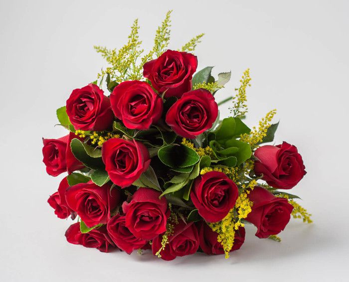 Bouquet 12 Rosas Vermelhas - Camélia Flores | Floricultura, Paisagismo e  Entrega de Flores Online - RJ
