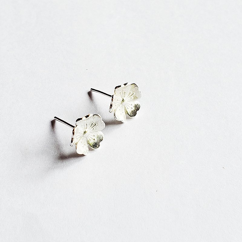 Brinco flor cerejeira