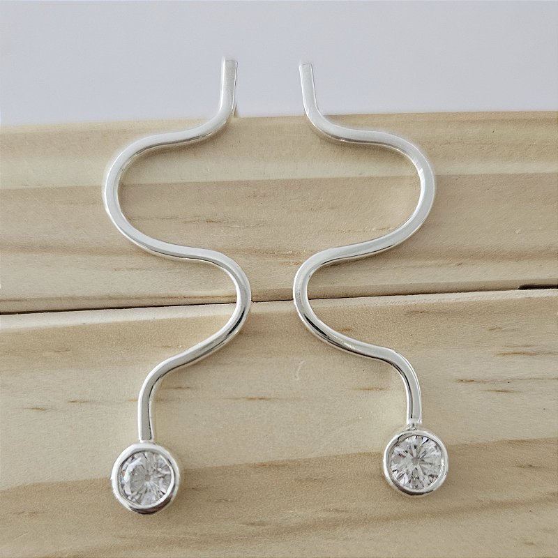 Brinco brisa zircônias