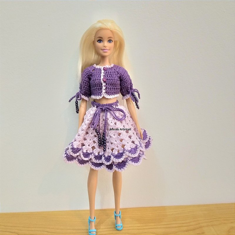 Boneca barbie em roupas de outono da moda