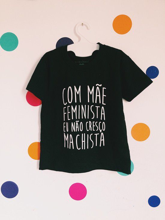 Camiseta infantil Com Mae Feminista Eu Nao Cresco Machista Mamahood