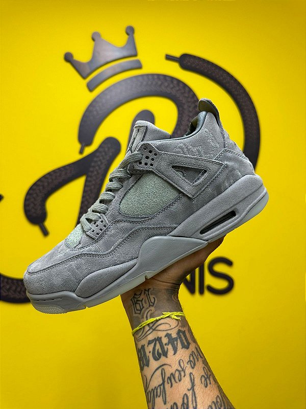 Air Jordan 4 Retro x Kaws ' Cool Grey ' - A PRONTA ENTREGA - Os
