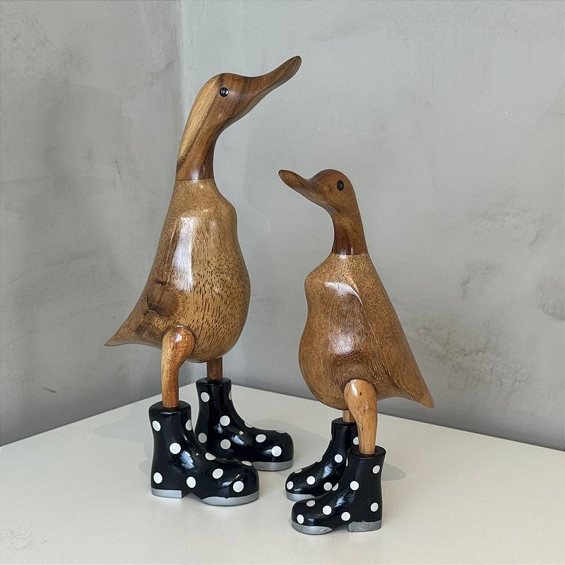 Pato de Botas Pretas com Bolinhas