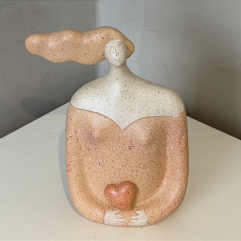 Escultura Femme com Coração