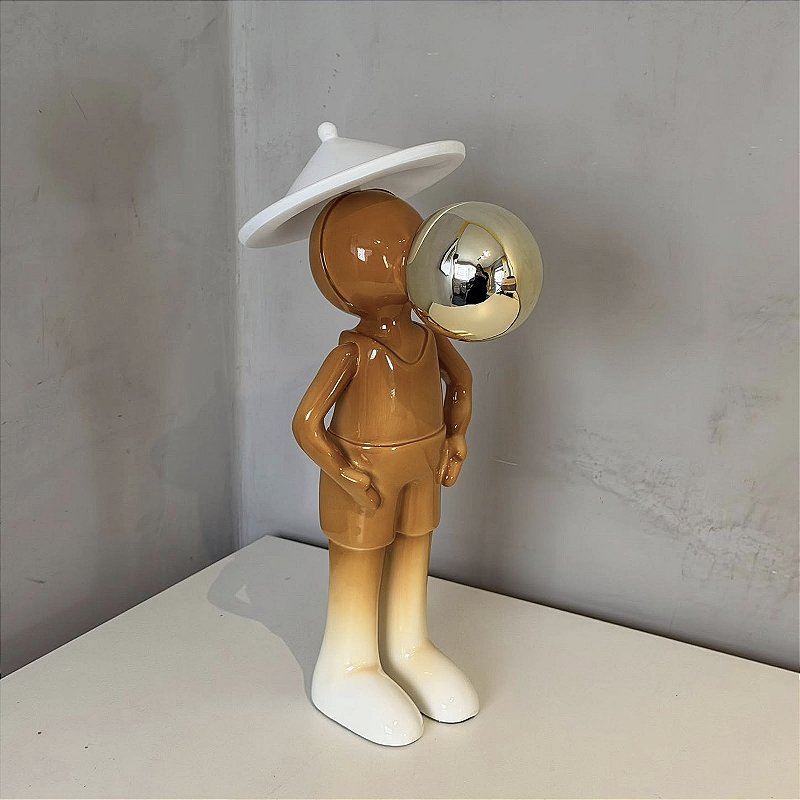 Escultura Menino de Ouro