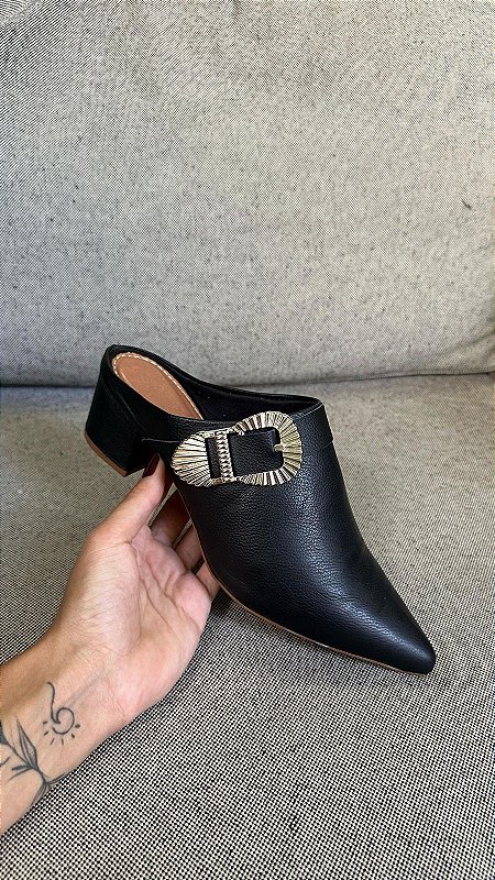 CLOG ALMA PRETO DETALHE FIVELA