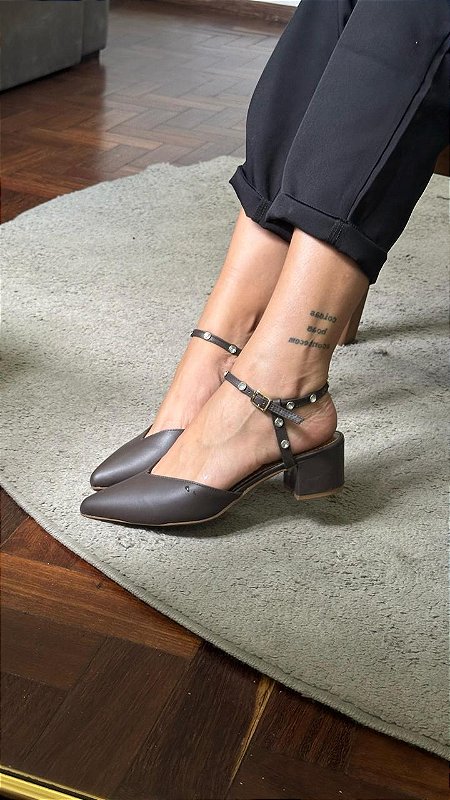 FLAT BROOKS CAFÉ  COM DETALHE STRASS
