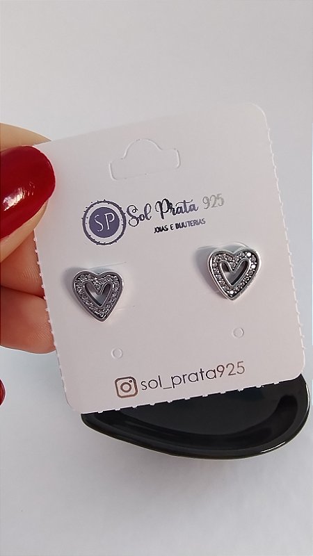 Par de brincos coração vazado na prata legítima cravejado com micro zircônias