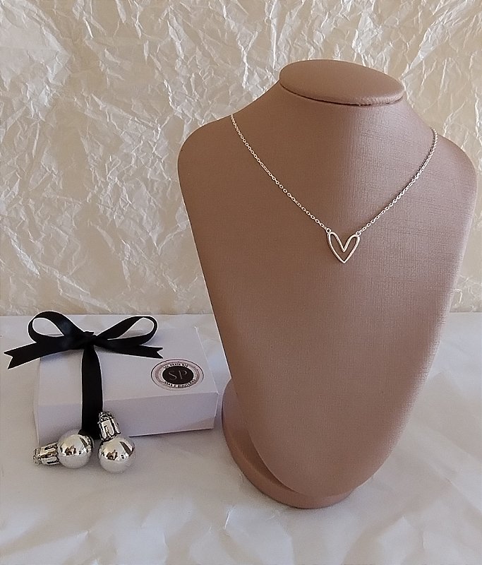 Colar coração vazado Premium coração vazado na Prata 925