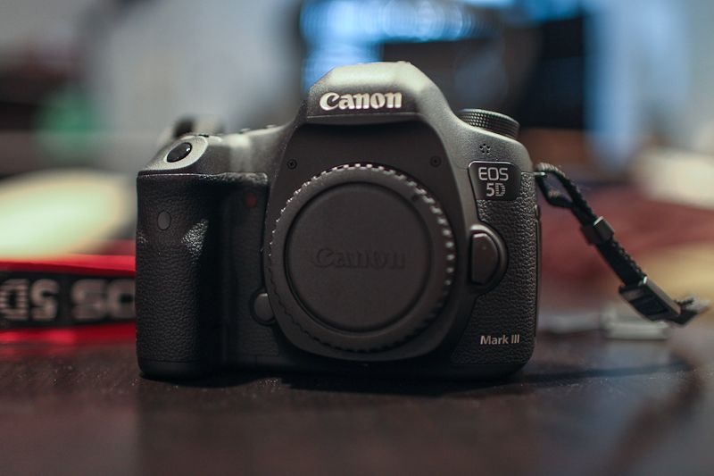 Canon EOS 5DMark III ショット数5.110 Canon EOS 5D Mark III (Corpo) - eMania Foto e Video