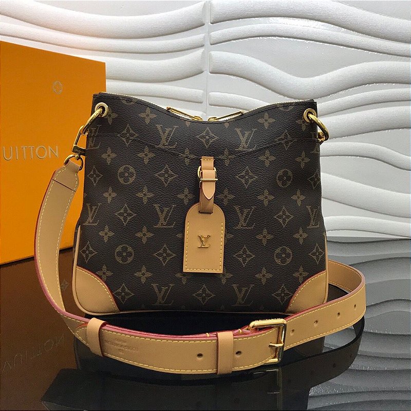 lv bucket bolsa size