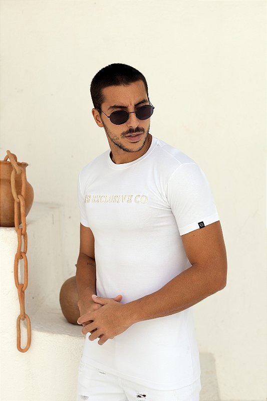 Camiseta Branca FB Exclusive Embossing Dourada