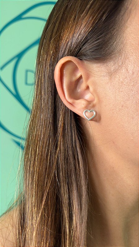 Brinco Coração Vazado em Prata 925 10mm