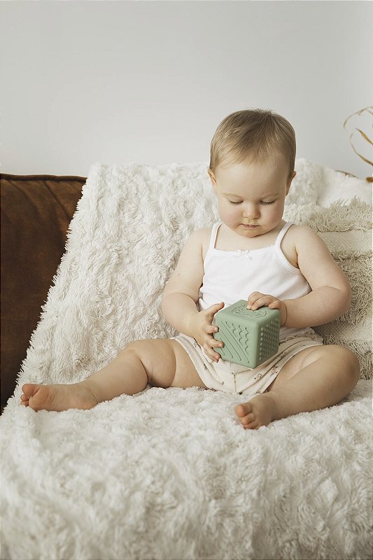 Cubo Sensorial Sophie la Girafe em Borracha 100% Natural – Estimulação Tátil e Motora