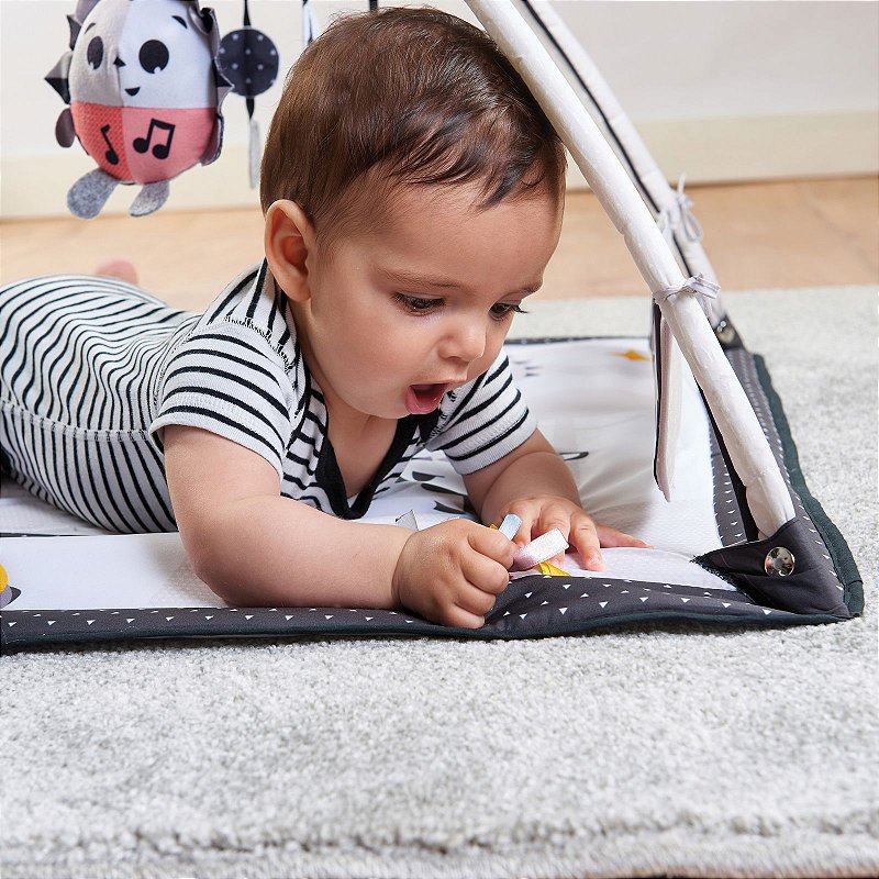 Tapete de Atividades Gymini Deluxe Magical Tales Black & White - Tiny Love