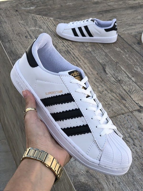 Tênis Adidas Superstar em Promoção