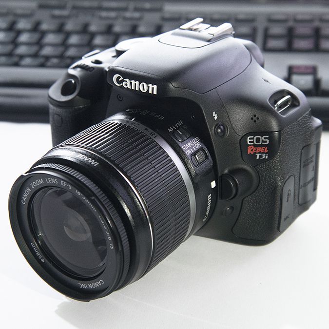 Câmera Canon EOS t3i e Lente 18-55mm - Seminova - Impecável - Feirão da  Fotografia - Usados e Seminovos