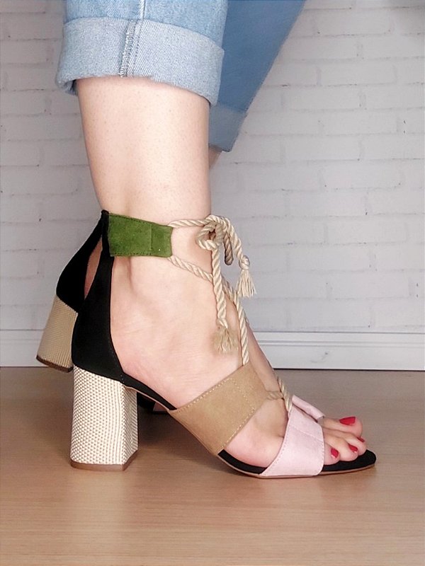 Sandália Salto Bloco com Amarração Multicolor - Donna Urbana - Moda  feminina prática e cheia de estilo!