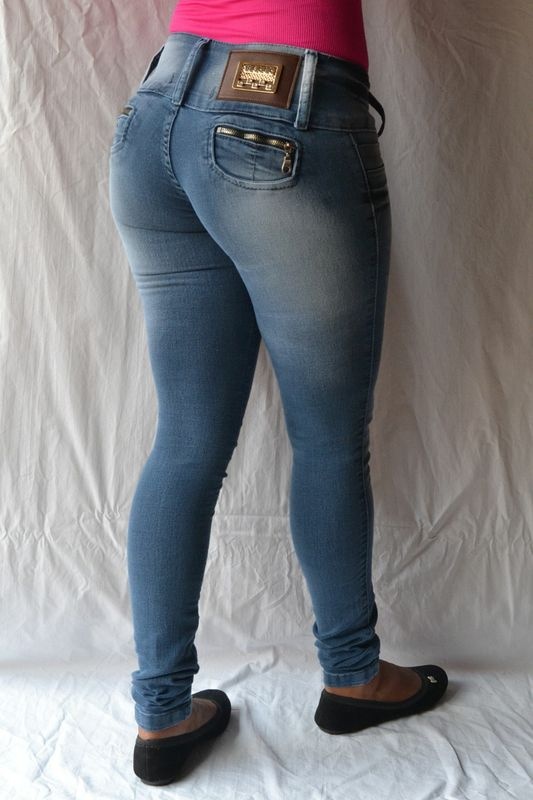 pantalones jeans Levanta cola azul