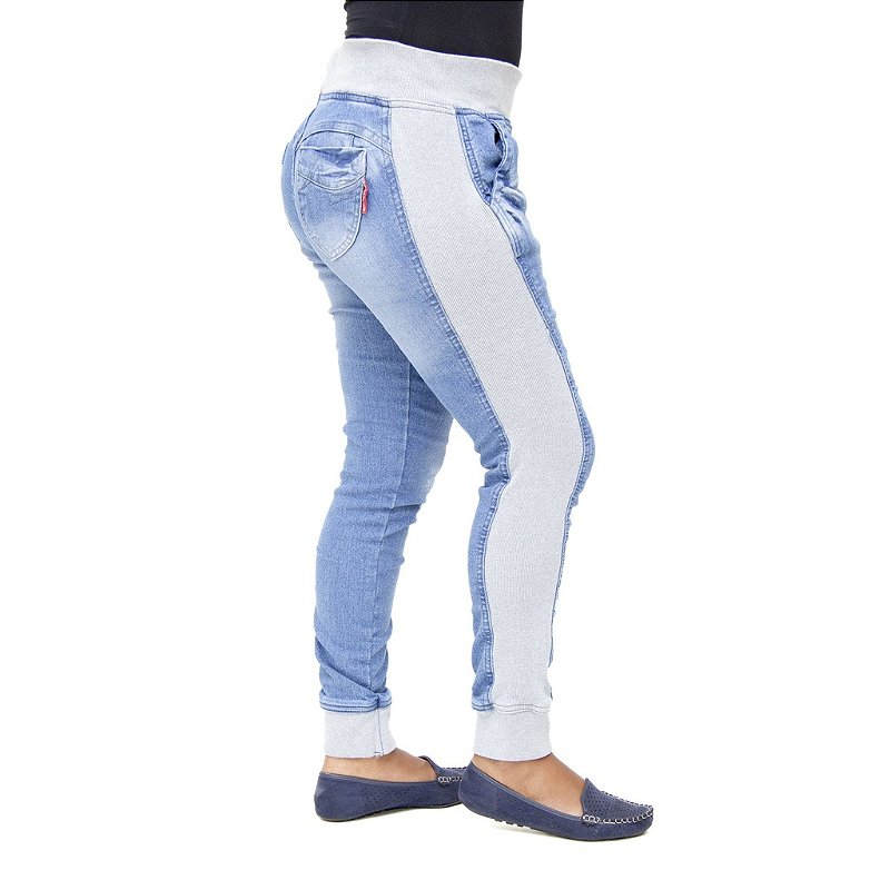 calça jeans com moletom na lateral