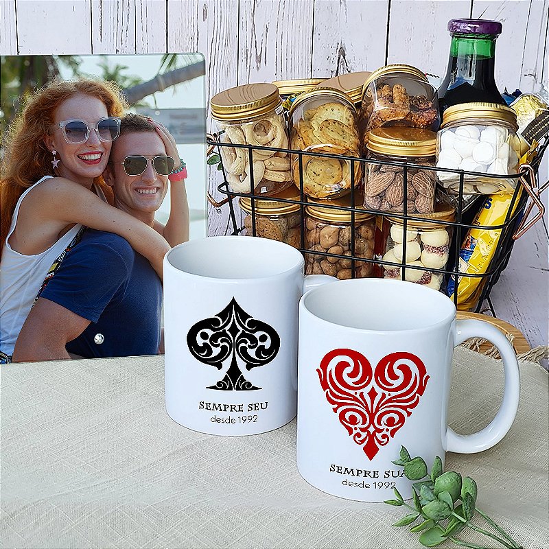 Kit Casal Premium Personalizado - Porta-Retrato de Vidro, Duo de Canecas e Jogo Americano Coordenados
