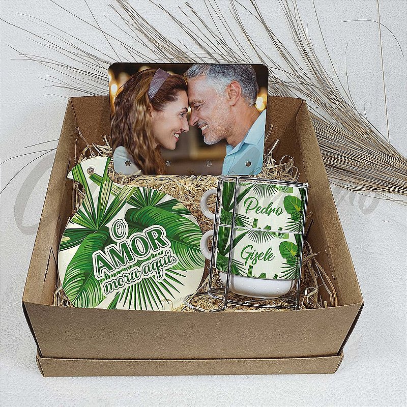 Kit de Mesa Posta Personalizado | Torre de 2 Xícaras Personalizadas + Porta-Chaves Personalizado + Descanso de Panela Personalizado