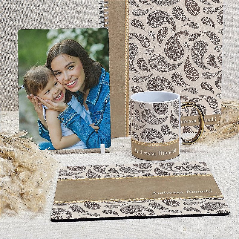 Kit Escritório Premium | Caderno A4, Caneca de Alça Cromada, Mouse Pad e Placa MDF Personalizados | Carla Amaro Home