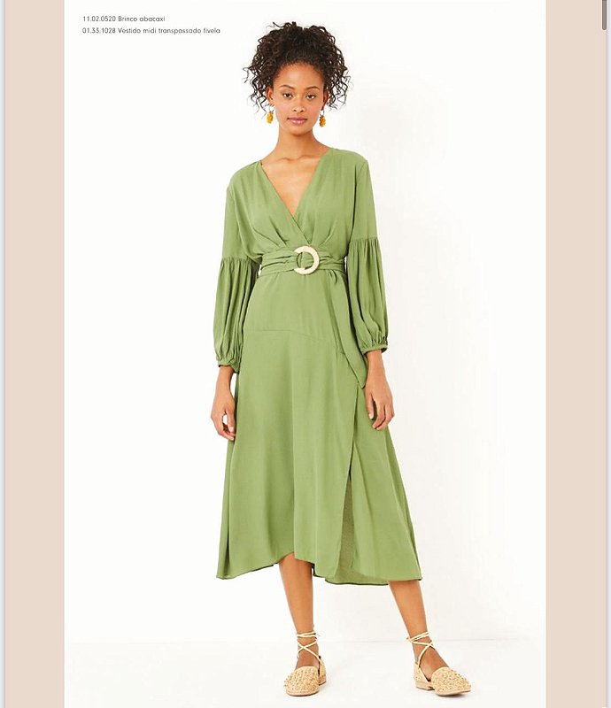 vestido transpassado com fivela