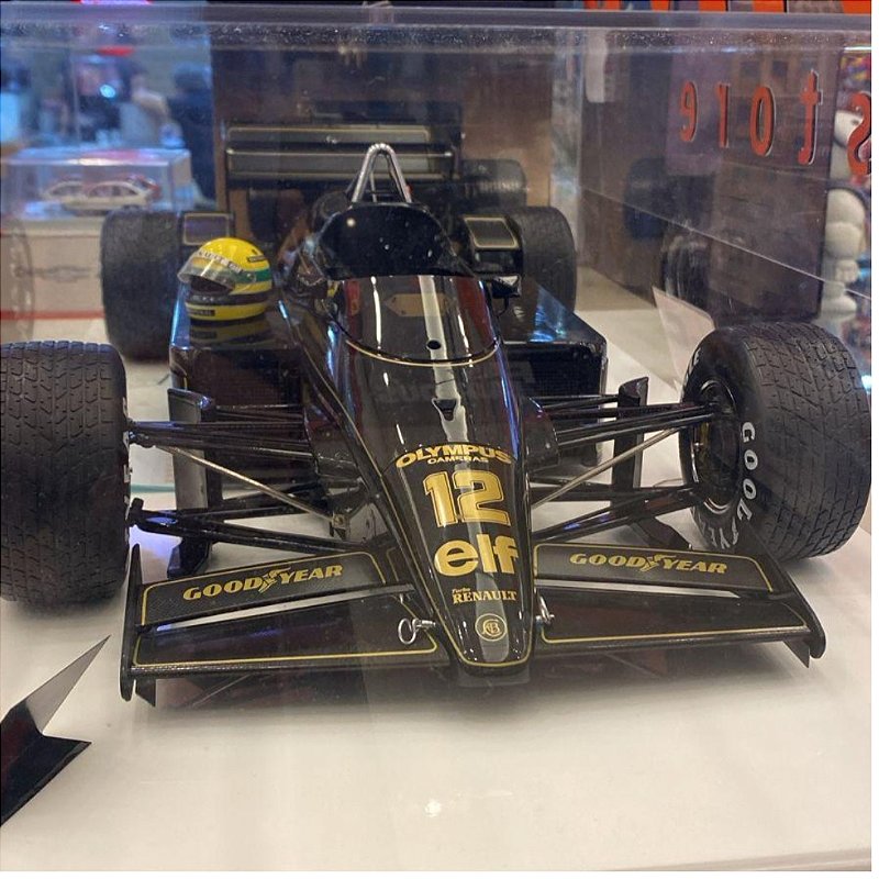 Miniatura Formula 1 Ayrton Senna Lotus 97T 1985 - 1/8 - AutoMOTIVO