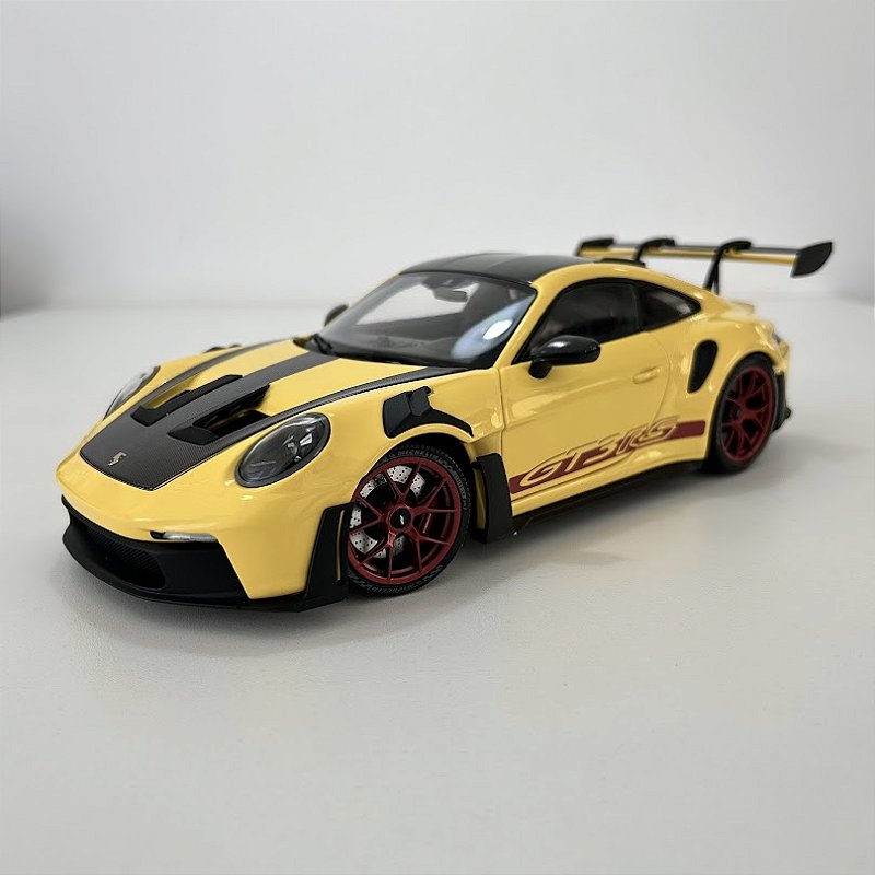 Miniatura carro Porsche 911 GT3 RS 2024 amarelo 1/18 - AutoMOTIVO