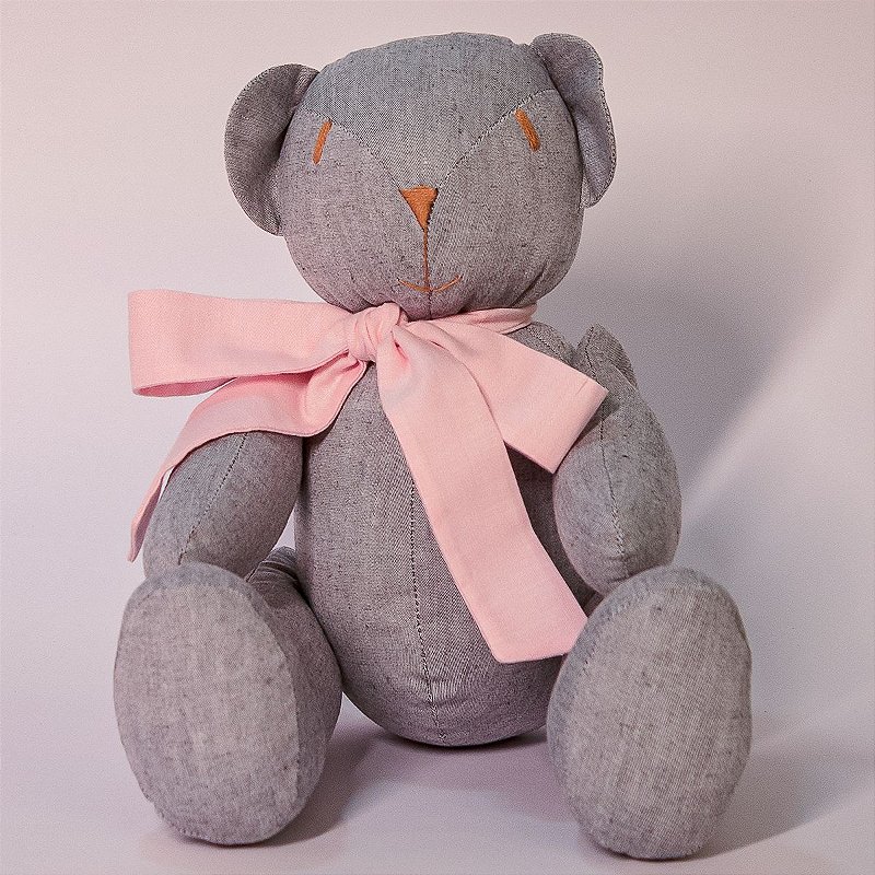 Urso de pano articulado para bebês cinza e rosa M