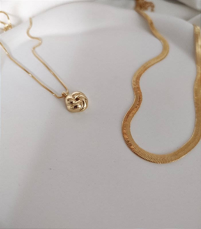 Colar com Pingente Nó Folheado a Ouro