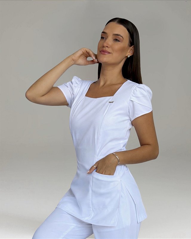Bata Una Decote Princesa Plus Size