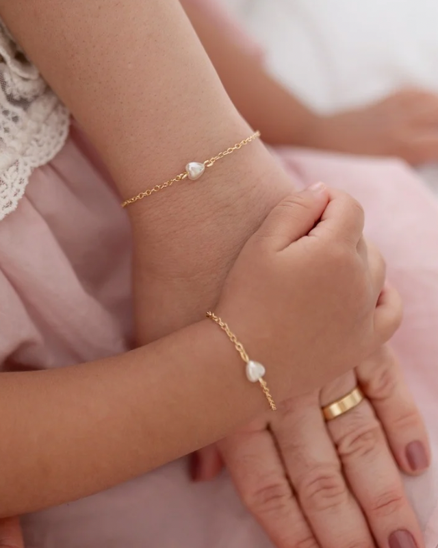 Pulseiras mãe e filha com pérola de coração banhada a ouro 18k - Pingo ...