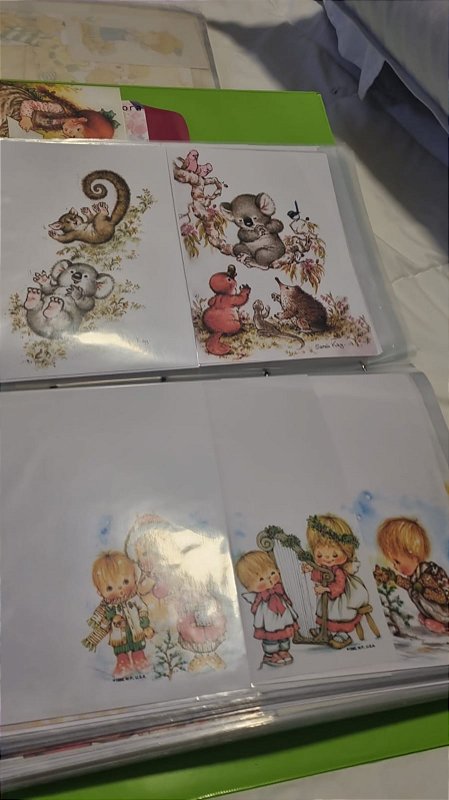 Pasta preta com 90 papéis de carta antigos - reproduções gráficas