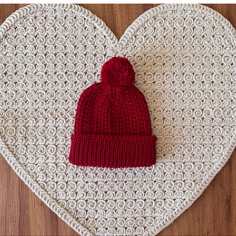 Gorrinho vermelho com pompom